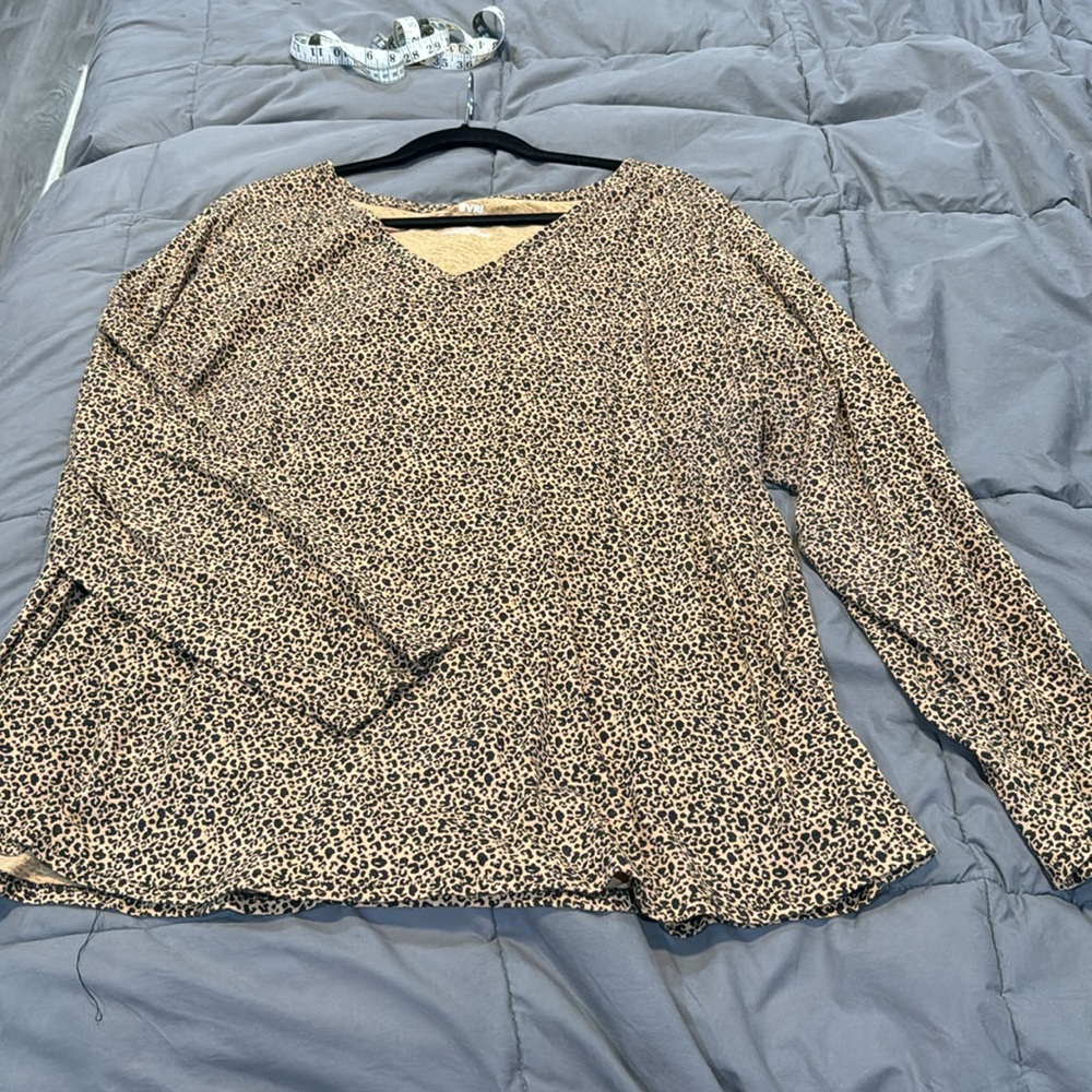 Small print leopard long sleeve top size 3X